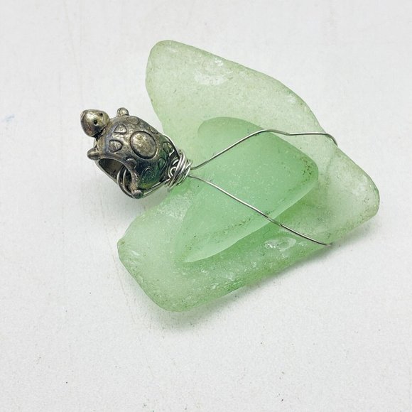 Green Stone Double Heart Pendant Silver Tone Turtle Bale Love Valentine Friend - Picture 4 of 6